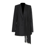 Blazer long asymétrique à manches à panneaux et revers en pointe, simple boutonnage